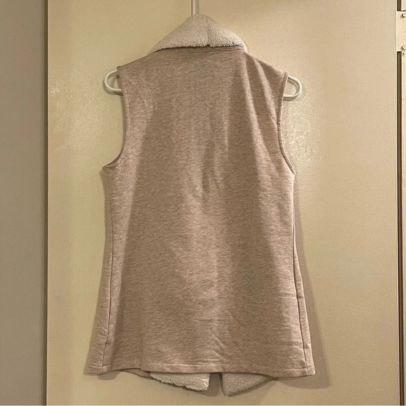 Tommy Hilfiger NWOT Sherpa Vest in Tan‎ - Picture 3 of 6